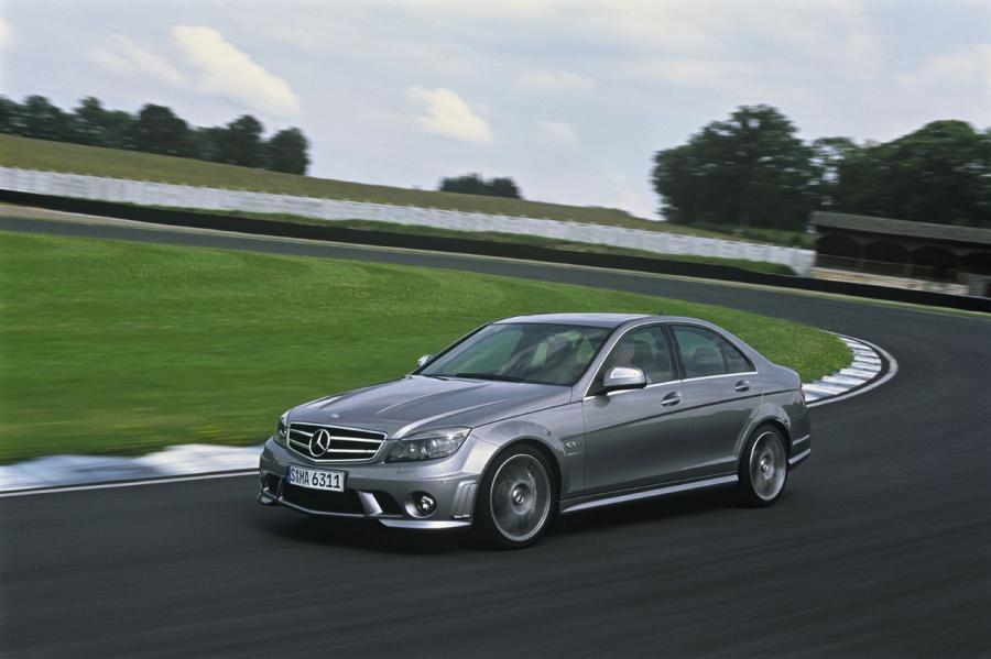  Mercedes-Benz C63 AMG 2008 года  (фото 22 из 26)
